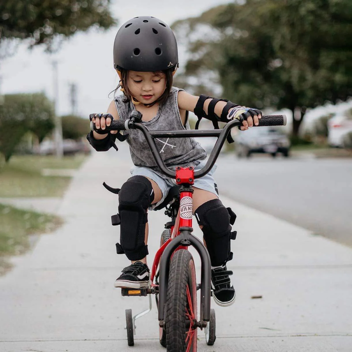 [2nd Gen.] Innovative Soft Kids Elbow and Knee Pads with Bike Gloves (Snow Camouflage) - Image 8